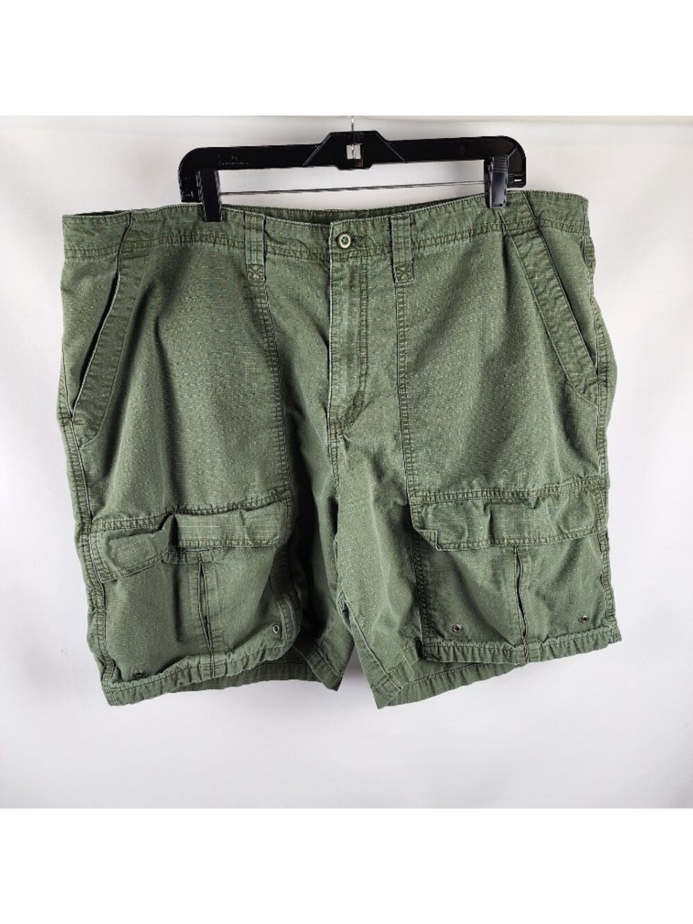 Guide Series Shorts Men 44 Cargo Green Flat Front  Inseam 9"